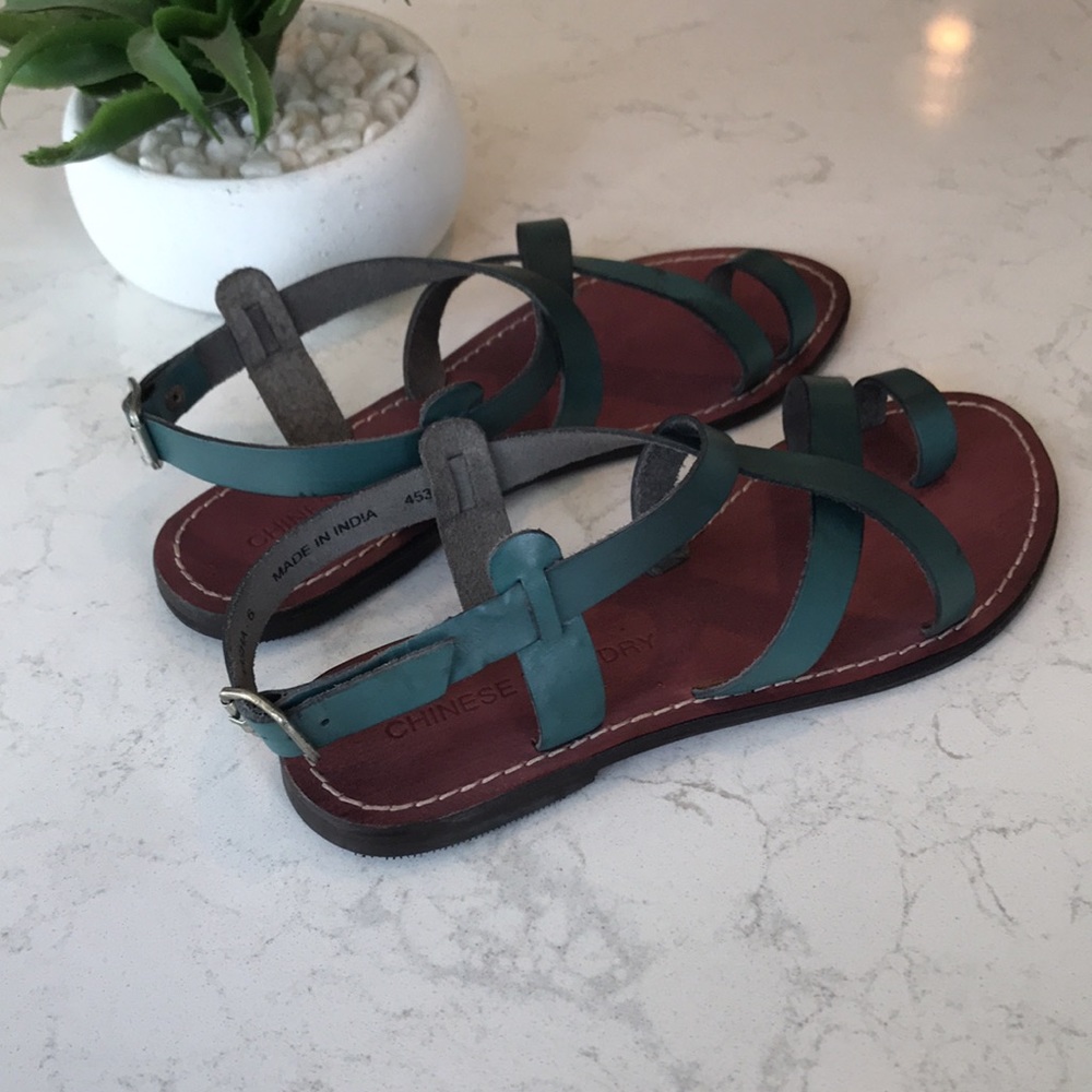 ⭐️HOST PICK⭐️ CHINESE LAUNDRY Aasha Leather Sandal - Picture 3 of 4